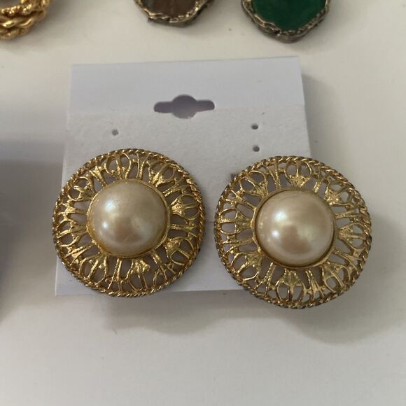 Vintage Clip On Earrings Set Of 4 Gold tone Holidays Birthdays Festive Gifts - Picture 4 of 6